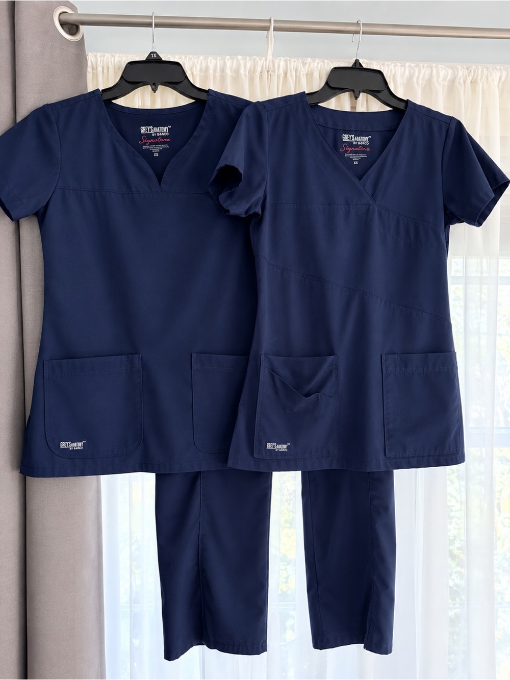 Grey’s Anatomy Women’s V-Neck Scrub Set Bundle- Navy